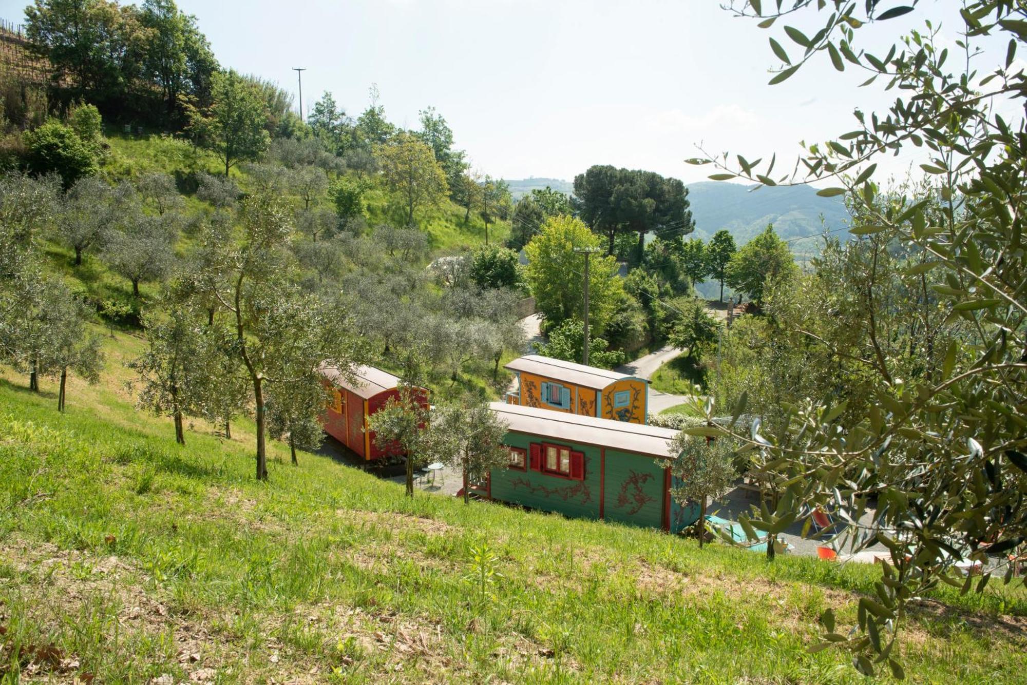 Agriturismo La Rovere - I Carrozzoni Gitani Cossano Belbo Exterior photo